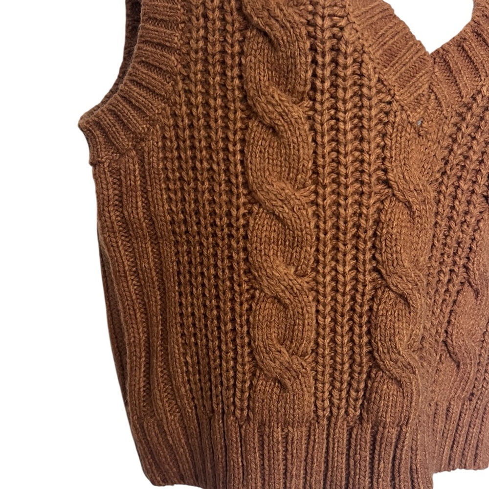 AEO Chunky Cable Knit Sweater Vest Med Rust Academia Preppy GrandpaCore Cozy - Picture 3 of 7